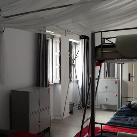 Lisbon Hostel Terminal 3-2